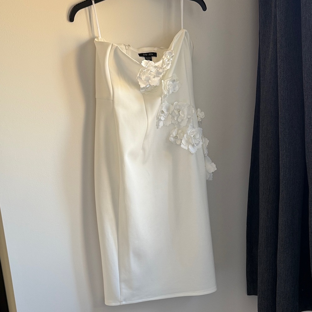 Chic White Floral Midi Dress